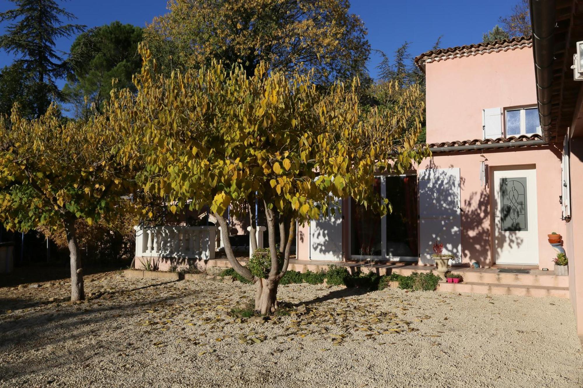 Au Nid De Mes Anges Bed & Breakfast Entrecasteaux Dış mekan fotoğraf