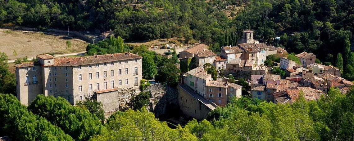Au Nid De Mes Anges Bed & Breakfast Entrecasteaux Dış mekan fotoğraf
