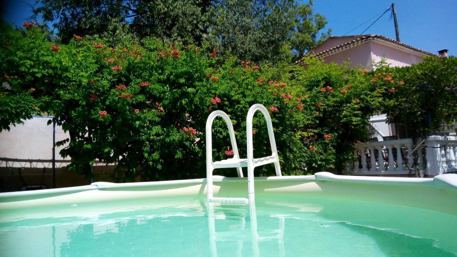 Au Nid De Mes Anges Bed & Breakfast Entrecasteaux Dış mekan fotoğraf