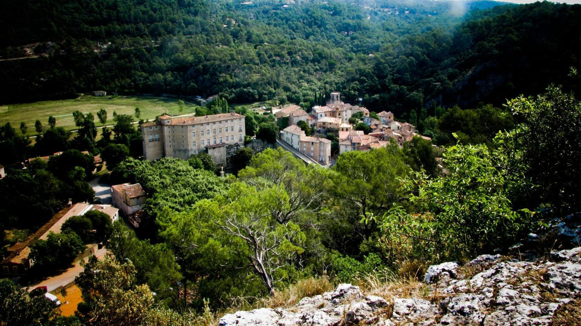 Au Nid De Mes Anges Bed & Breakfast Entrecasteaux Dış mekan fotoğraf